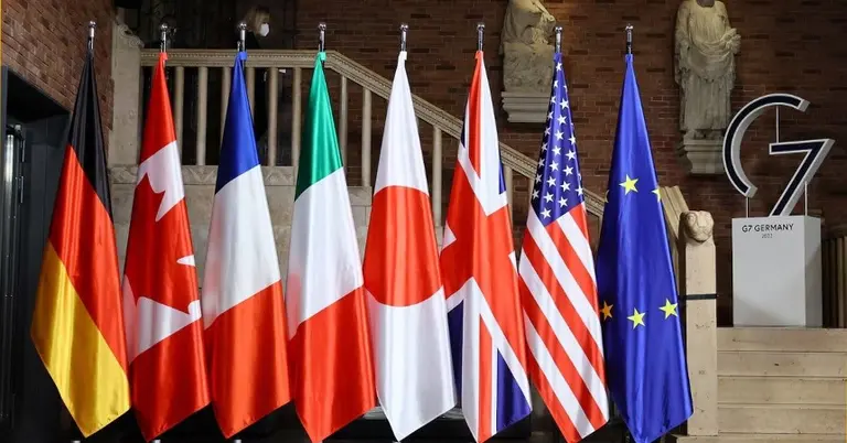 জি সেভেন রাষ্ট্রের পতাকাসমূহ